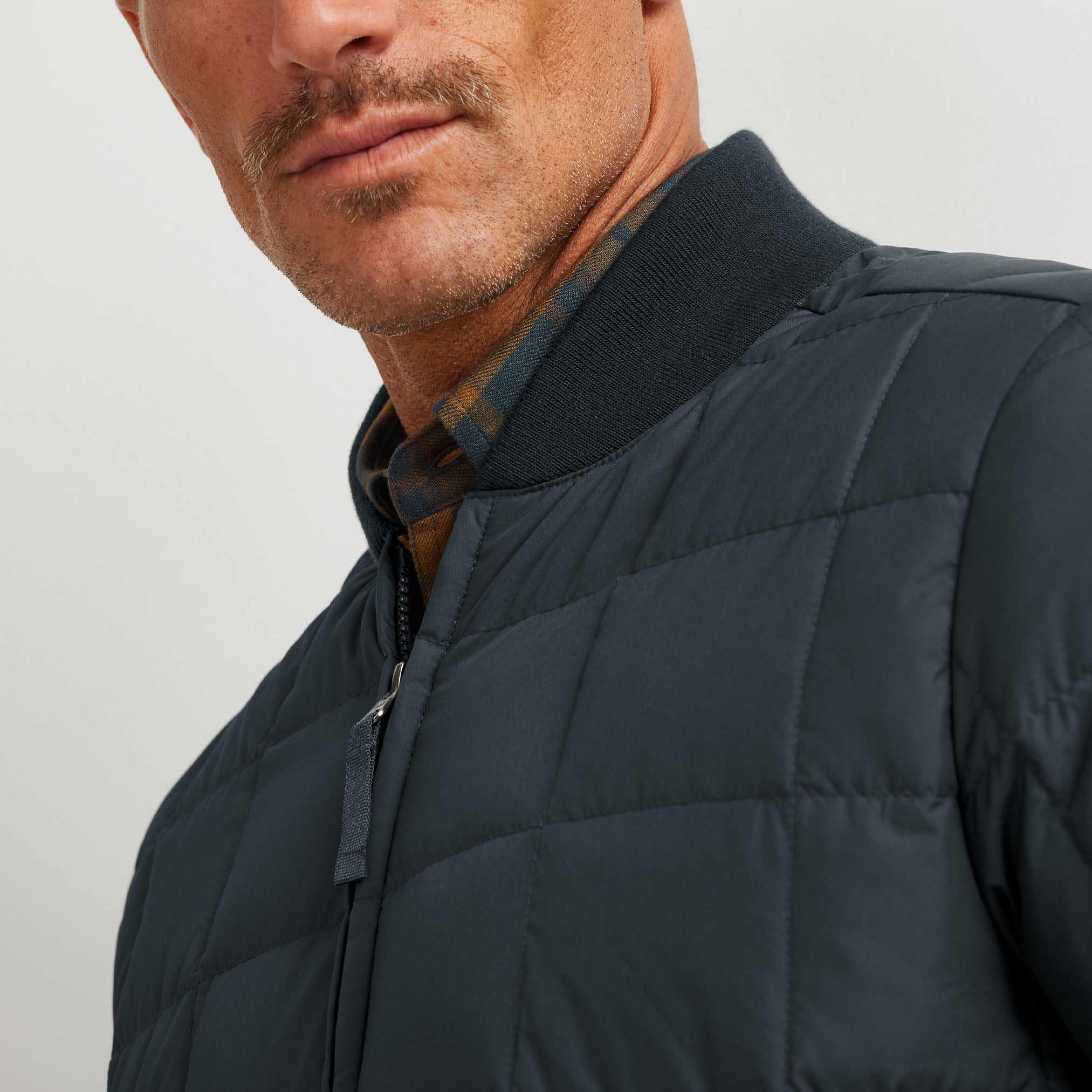 01-821-CHAMARRA SHAW DOWN BOMBER-EDDIE BAUER